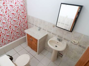 VENDO CASA EN ESQUINA PARA FAMILIA O INVERSIONISTA