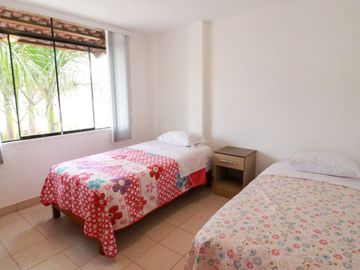 VENDO CASA EN ESQUINA PARA FAMILIA O INVERSIONISTA