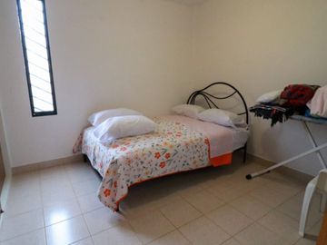VENDO CASA EN ESQUINA PARA FAMILIA O INVERSIONISTA