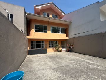 CASA DE TRES DEPARTAMENTOS EN VENTA SECTOR MUÑECAS DE PIEDRA