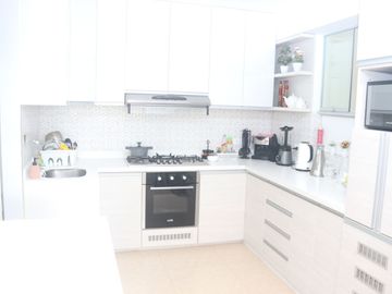 VENDO DE ESTRENO 02 ULTIMOS DEPARTAMENTOS  DE 143 m2 EXCLUSIVOS CON ACABADOS DE PRIMERA VISTA EXTERNA EN LA FLORESTA DE PRO LOS OLIVOS