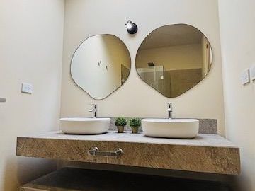 Casa Nueva en Venta de Autor en Zaru con Privacidad Total y Vista Espectacular
