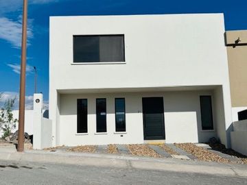 Casa Nueva en Venta de Autor en Zaru con Privacidad Total y Vista Espectacular