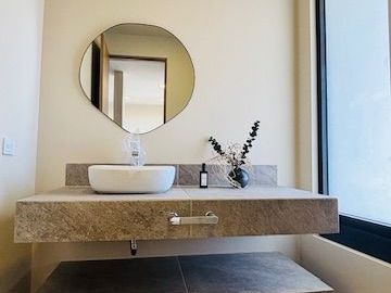 Casa Nueva en Venta de Autor en Zaru con Privacidad Total y Vista Espectacular