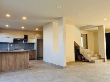 Casa Nueva en Venta de Autor en Zaru con Privacidad Total y Vista Espectacular