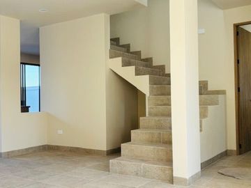 Casa Nueva en Venta de Autor en Zaru con Privacidad Total y Vista Espectacular