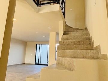 Casa Nueva en Venta de Autor en Zaru con Privacidad Total y Vista Espectacular