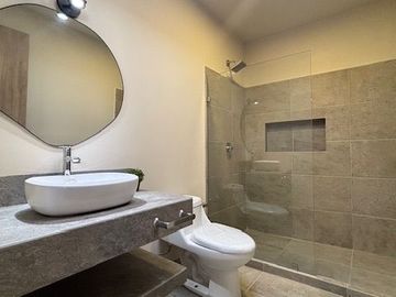 Casa Nueva en Venta de Autor en Zaru con Privacidad Total y Vista Espectacular