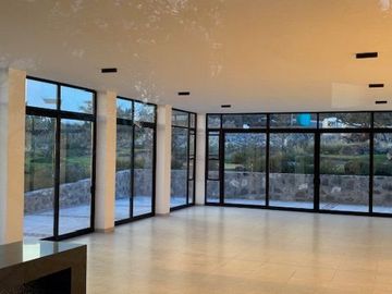 Casa Nueva en Venta de Autor en Zaru con Privacidad Total y Vista Espectacular
