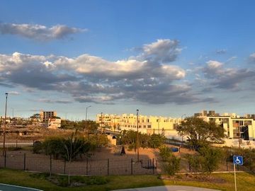 Casa Nueva en Venta de Autor en Zaru con Privacidad Total y Vista Espectacular