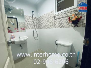 2-storey townhouse, 21.8 sq.w., Supalai Garden Ville Village, Rangsit-Khlong 2, near Chokchai Rangsit School, Rangsit-Nakhon Nayok Road, Rangsit Canal