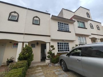 PRECIOSA CASA A SOLO 5 MIN DE TOWN CENTER NICOLAS ROMERO