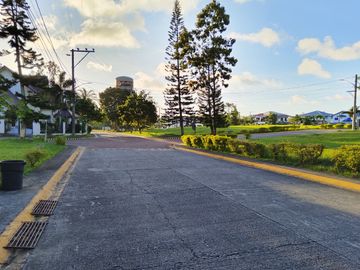 Fully Furnished Tagaytay Condo For Sale 1-Bedroom With Parking