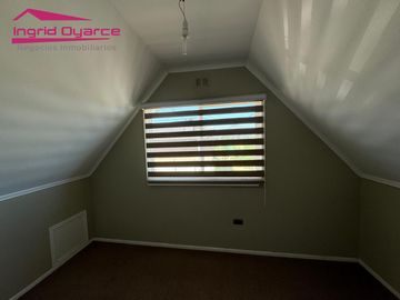 VENDO ACOGEDORA CASA SEMINUEVA 4 DORMITORIOS 2 BAÑOS EN AVDA HUAMBALI CHILLAN