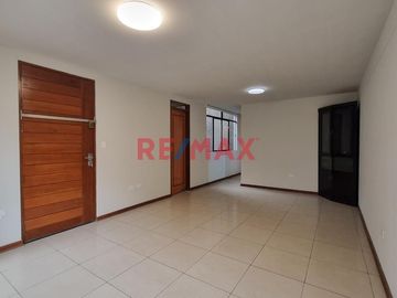 Acogedor Departamento En Venta En El 3Er Piso Urb Santa Victoria Chiclayo (T. ENEQUE)