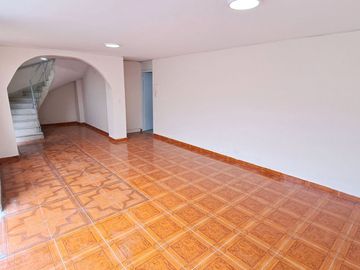 SE ALQUILA CASA EN BELLAVISTA
