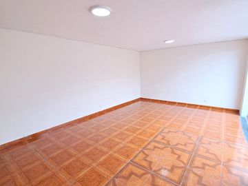 SE ALQUILA CASA EN BELLAVISTA
