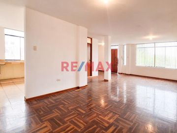 Departamento En Av. Precursores Frente A Áreas Verdes