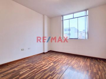 Departamento En Av. Precursores Frente A Áreas Verdes