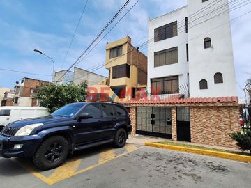 Departamento En Av. Precursores Frente A Áreas Verdes