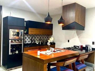 CASA EN VENTA, FRACCIONAMIENTO LOMAS PUNTA DEL ESTE RESIDENCIAL, CONDOMINIO “PUNTO MARSELLA” LEON GTO.