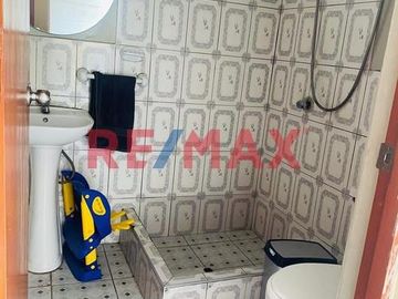 Se Vende Casa Con Gran Potencial Para Remodelar San Juan De Lurigancho