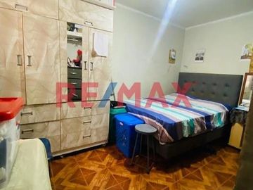 Se Vende Casa Con Gran Potencial Para Remodelar San Juan De Lurigancho