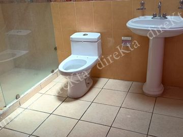 🌟 ¡Vive en Tranquilidad y Comodidad en Corregidora! 🌿  Casa dos niveles en privada !! A Ofertar.