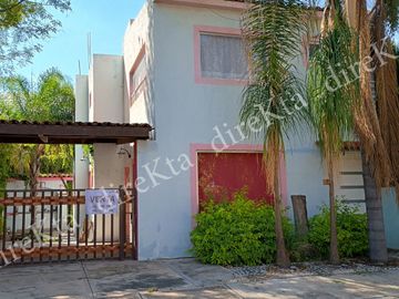 🌟 ¡Vive en Tranquilidad y Comodidad en Corregidora! 🌿  Casa dos niveles en privada !! A Ofertar.