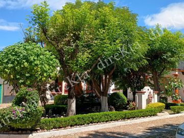 🌟 ¡Vive en Tranquilidad y Comodidad en Corregidora! 🌿  Casa dos niveles en privada !! A Ofertar.