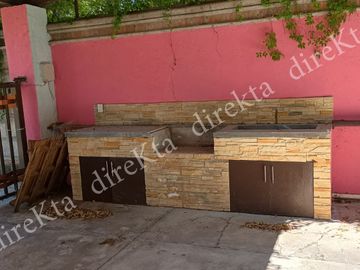 🌟 ¡Vive en Tranquilidad y Comodidad en Corregidora! 🌿  Casa dos niveles en privada !! A Ofertar.