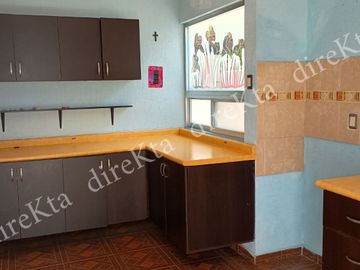 🌟 ¡Vive en Tranquilidad y Comodidad en Corregidora! 🌿  Casa dos niveles en privada !! A Ofertar.