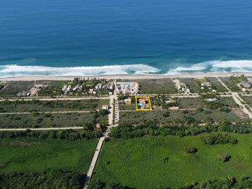 Se Vende Lujosa Villa de dos Niveles en Rancho Neptuno con Vista al Mar