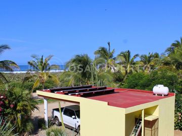 Se Vende Lujosa Villa de dos Niveles en Rancho Neptuno con Vista al Mar