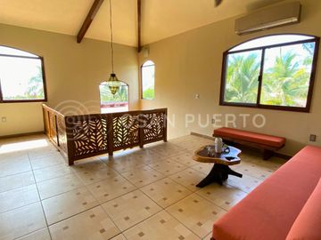Se Vende Lujosa Villa de dos Niveles en Rancho Neptuno con Vista al Mar