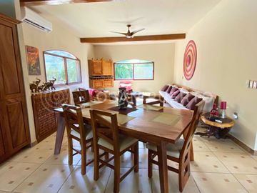 Se Vende Lujosa Villa de dos Niveles en Rancho Neptuno con Vista al Mar