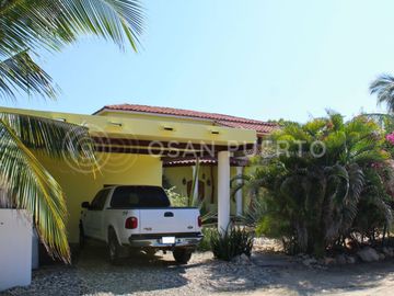 Se Vende Lujosa Villa de dos Niveles en Rancho Neptuno con Vista al Mar