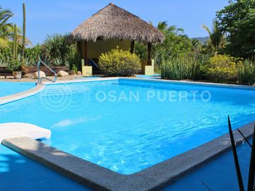 Se Vende Lujosa Villa de dos Niveles en Rancho Neptuno con Vista al Mar