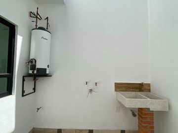 CASA FRACC. LA FLORIDA 3 PISOS, NUEVA!!