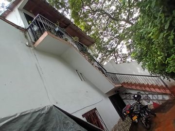 VENTA CASA ESQUINERA MULTIFAMILIAR EN ALAMOS CALI