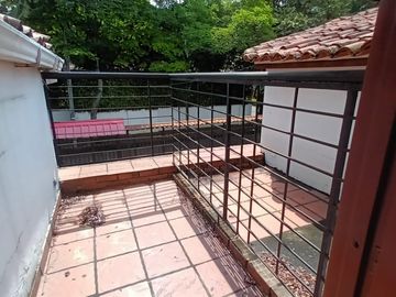 VENTA CASA ESQUINERA MULTIFAMILIAR EN ALAMOS CALI