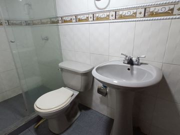 VENTA CASA ESQUINERA MULTIFAMILIAR EN ALAMOS CALI