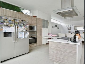 INCREÍBLE DISEÑO MODERNO CON AMPLIOS ESPACIOS