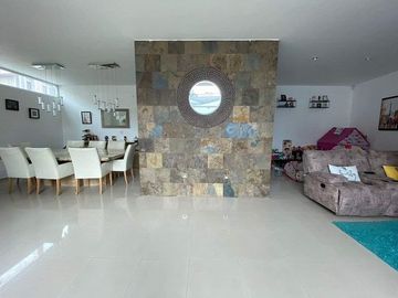 INCREÍBLE DISEÑO MODERNO CON AMPLIOS ESPACIOS