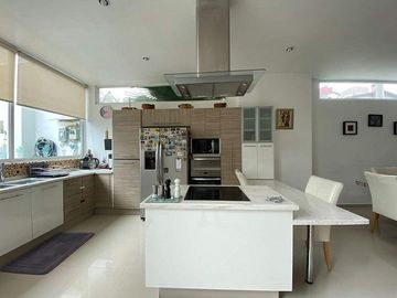 INCREÍBLE DISEÑO MODERNO CON AMPLIOS ESPACIOS