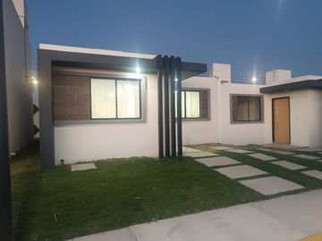 HERMOSA CASA DE 1 NIVEL PARA INFONAVIT 120.00 M2