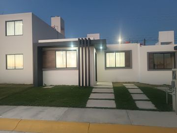 HERMOSA CASA DE 1 NIVEL PARA INFONAVIT 120.00 M2