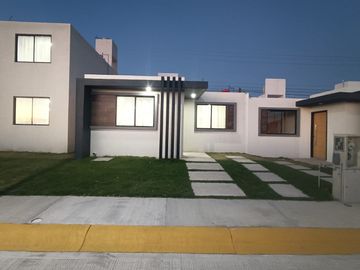 HERMOSA CASA DE 1 NIVEL PARA INFONAVIT 120.00 M2