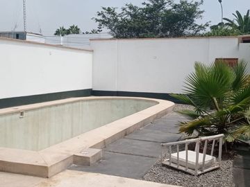VENDO CASA EN BRISAS DE VILLA DE 300 MTS2 DE 4 DORMITORIOS
