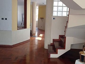 VENDO CASA EN BRISAS DE VILLA DE 300 MTS2 DE 4 DORMITORIOS